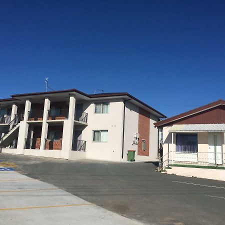 Rainbow Motel Kowen Luaran gambar