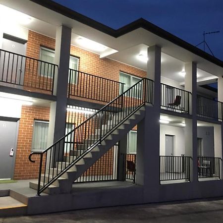 Rainbow Motel Kowen Luaran gambar