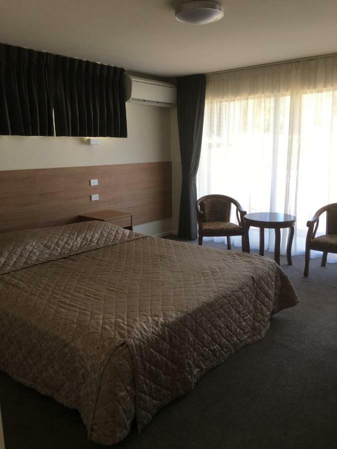 Rainbow Motel Kowen Luaran gambar