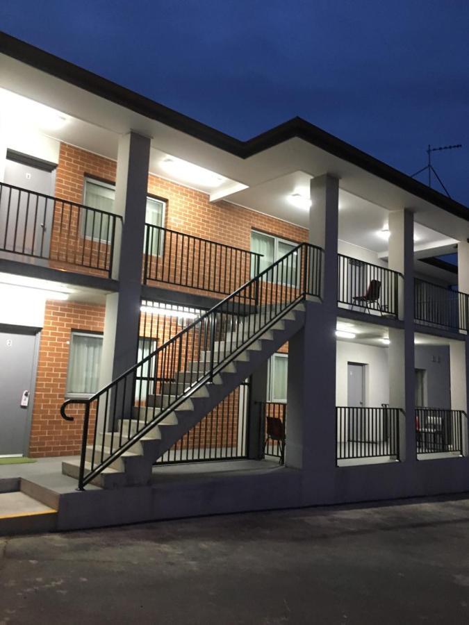 Rainbow Motel Kowen Luaran gambar
